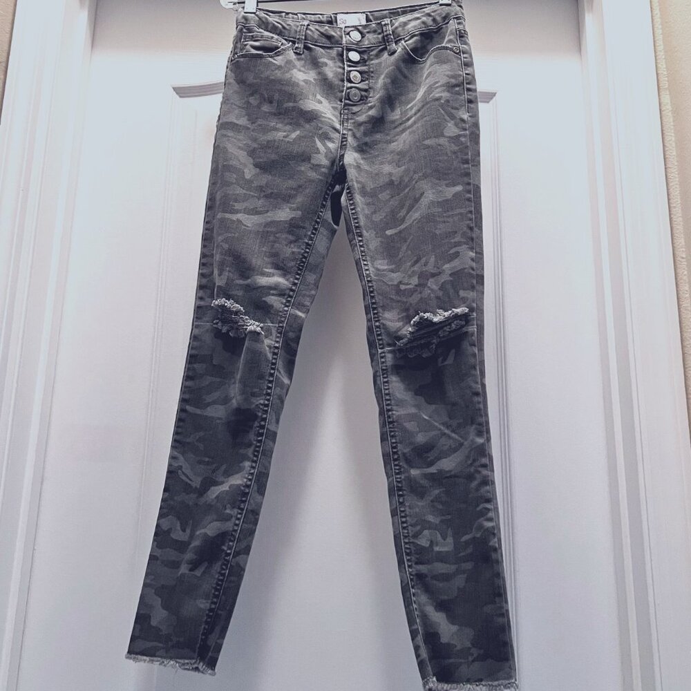SO-Camo Button Fly Girls Size 12 Skinny Distressed Jeans-Holes in Knees-School